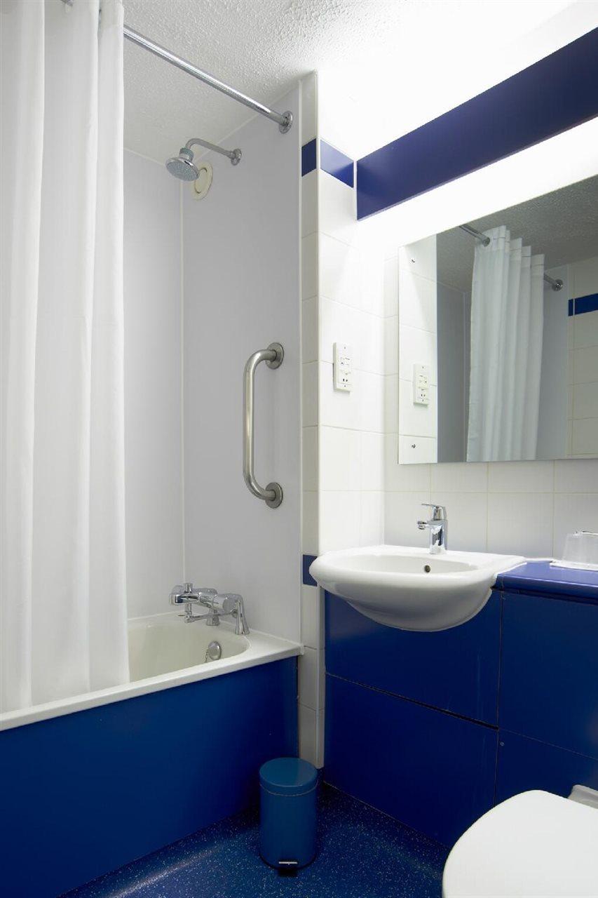 Travelodge Bedford Wyboston Екстериор снимка