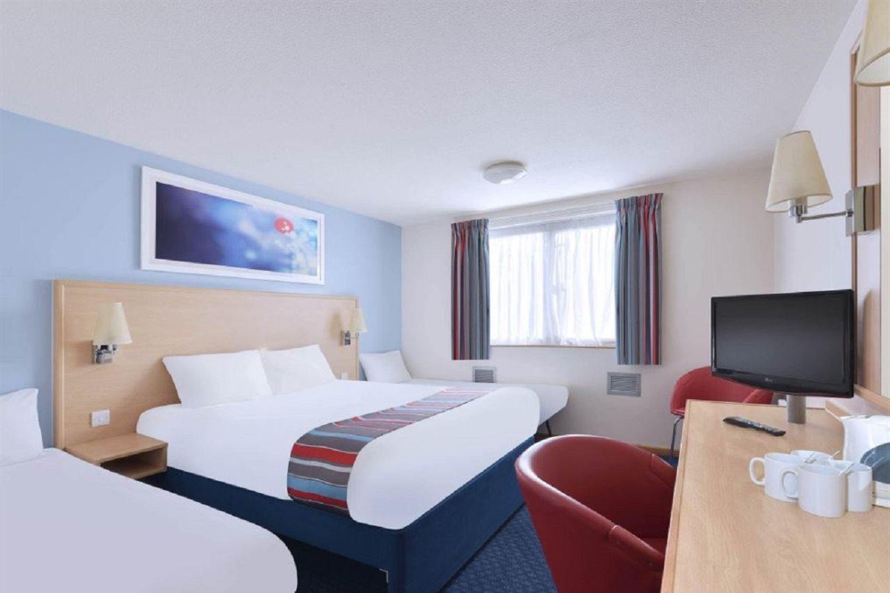 Travelodge Bedford Wyboston Екстериор снимка