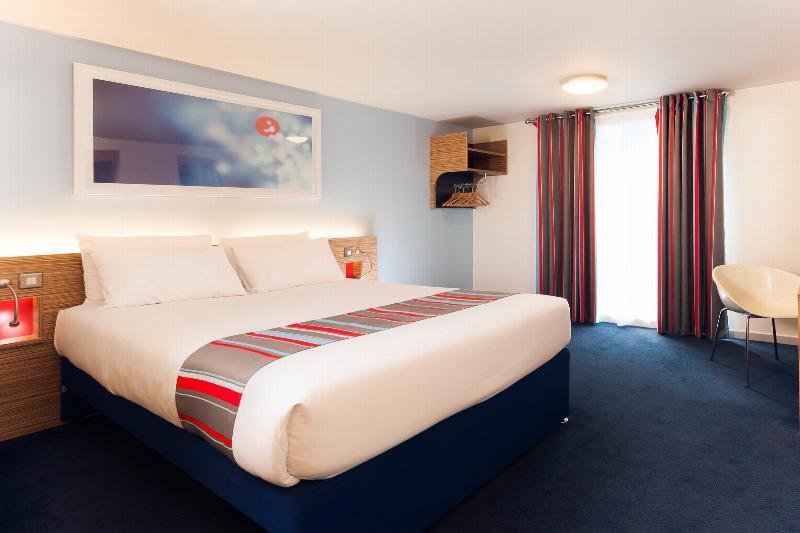 Travelodge Bedford Wyboston Екстериор снимка