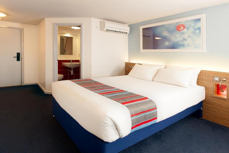 Travelodge Bedford Wyboston Екстериор снимка