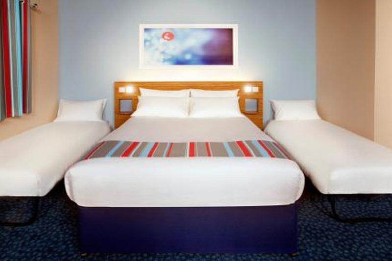Travelodge Bedford Wyboston Екстериор снимка