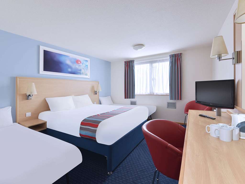 Travelodge Bedford Wyboston Стая снимка